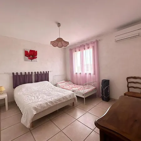 Pour 8 Avec Clim Et Parking Proche De La * Lunel (Herault)