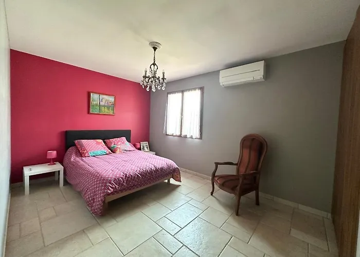 Pour 8 Avec Clim Et Parking Proche De La