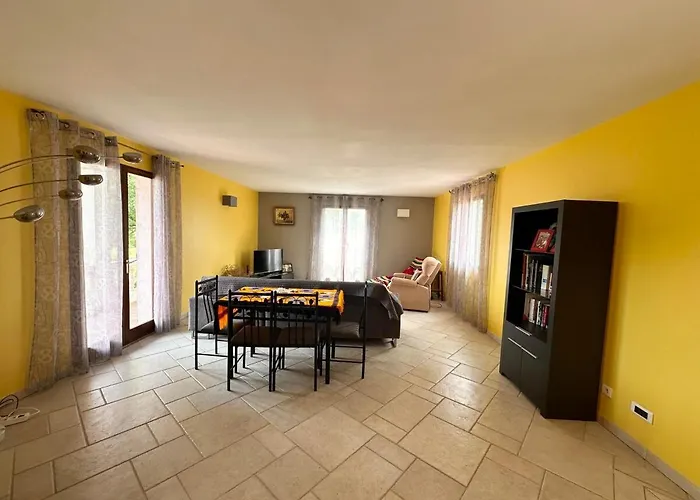 Pour 8 Avec Clim Et Parking Proche De La Lunel (Herault)